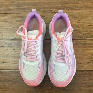 SKECHERS MAX CUSHIONING SIZE women 8